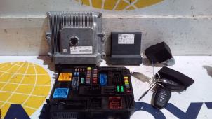 Gebruikte Kontaktslot + computer Peugeot 2008 (UD/UK/UR/US/UX) 1.2 VTi 12V PureTech 130 Prijs op aanvraag aangeboden door Autodemontagebedrijf van Boxtel