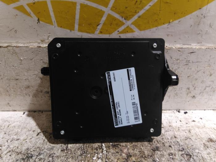 Gebruikte Computer Body Control Renault Megane III Berline (BZ) 2.0 16V TCe 180 Prijs € 50,82 Inclusief btw aangeboden door Autodemontagebedrijf van Boxtel