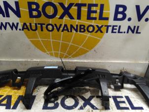 Gebruikte Bumperbalk achter Dacia Duster Prijs € 95,29 Inclusief btw aangeboden door Autodemontagebedrijf van Boxtel