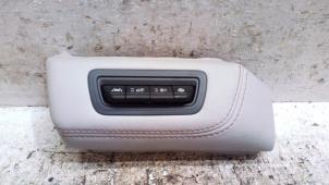 Gebruikte Schakelaar Renault Captur II (RJB) 1.3 TCe 155 16V Prijs € 63,53 Inclusief btw aangeboden door Autodemontagebedrijf van Boxtel