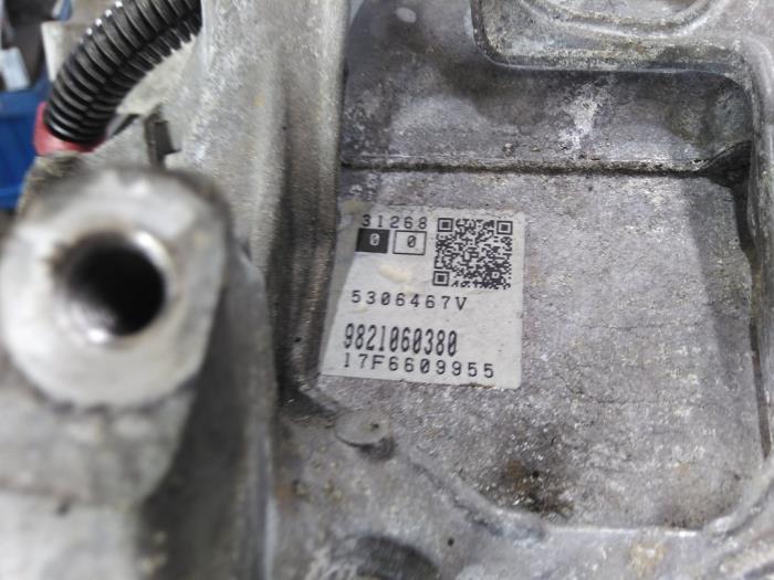 Versnellingsbak van een Peugeot 3008 II (M4/MC/MJ/MR) 2.0 GT BlueHDi 180 16V 2018