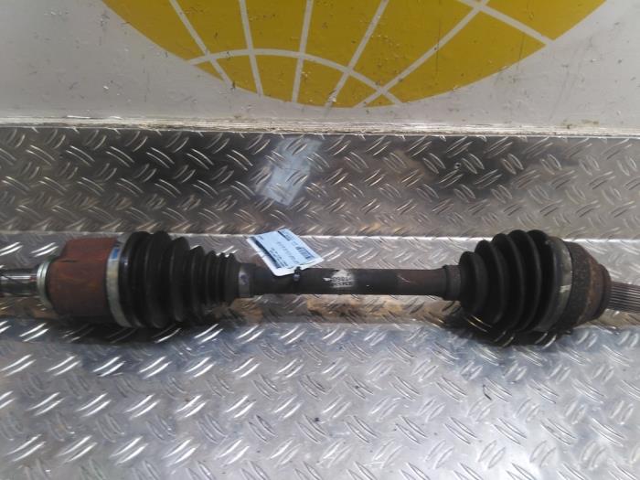 Gebruikte Steekas links-voor Renault Trafic (1FL/2FL/3FL/4FL) 2.0 dCi 16V 120 Prijs € 101,64 Inclusief btw aangeboden door Autodemontagebedrijf van Boxtel