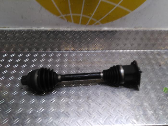 Gebruikte Aandrijfas links-voor Audi A6 (C7) 3.0 TDI V6 24V Quattro Prijs € 101,64 Inclusief btw aangeboden door Autodemontagebedrijf van Boxtel