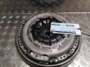 Gebruikte Vliegwiel dubbele massa Renault Grand Scénic IV (RFAR) 1.5 Energy dCi 110 Hybrid Assist Prijs € 317,63 Inclusief btw aangeboden door Autodemontagebedrijf van Boxtel