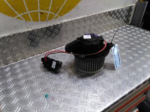 Gebruikte Chaufage Ventilatiemotor Mercedes A Limousine (177.1) 1.3 A-200 Turbo Prijs € 127,05 Inclusief btw aangeboden door Autodemontagebedrijf van Boxtel