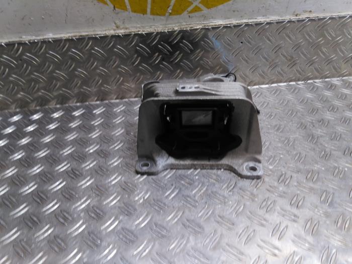 Gebruikte Motorsteun Renault Master III (EV/HV/UV/VA/VB/VD/VF/VG/VJ) 2.3 dCi 145 16V FWD Prijs € 40,66 Inclusief btw aangeboden door Autodemontagebedrijf van Boxtel