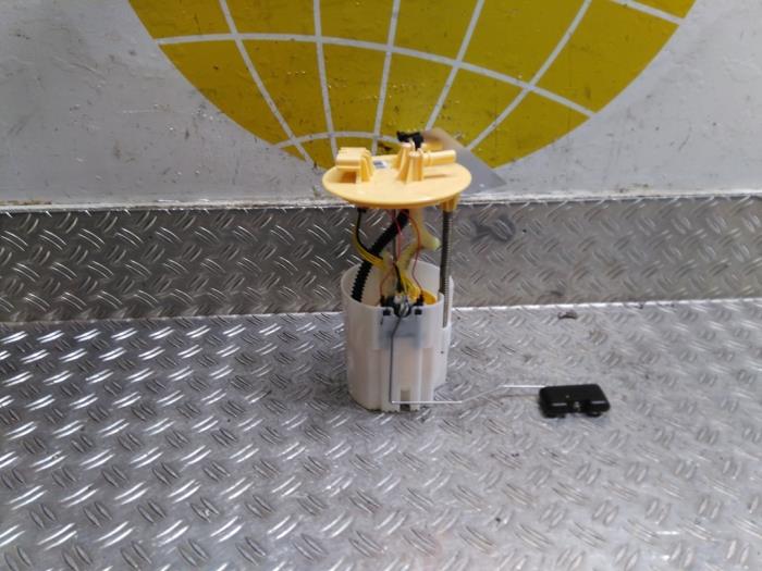 Gebruikte Brandstofpomp Elektrisch Renault Master III (EV/HV/UV/VA/VB/VD/VF/VG/VJ) 2.3 dCi 145 16V FWD Prijs € 101,64 Inclusief btw aangeboden door Autodemontagebedrijf van Boxtel