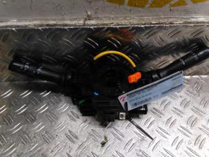 Gebruikte Licht + Raw Schakelaar Peugeot 108 1.0 12V VVT-i Prijs € 50,82 Inclusief btw aangeboden door Autodemontagebedrijf van Boxtel