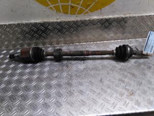 Gebruikte Steekas links-achter Mitsubishi Outlander (GF/GG) 2.4 16V PHEV 4x4 Prijs € 190,58 Inclusief btw aangeboden door Autodemontagebedrijf van Boxtel