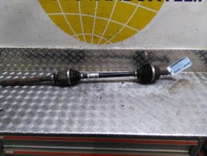 Gebruikte Aandrijfas rechts-voor Peugeot 3008 II (M4/MC/MJ/MR) 1.5 BlueHDi 130 Prijs € 190,58 Inclusief btw aangeboden door Autodemontagebedrijf van Boxtel