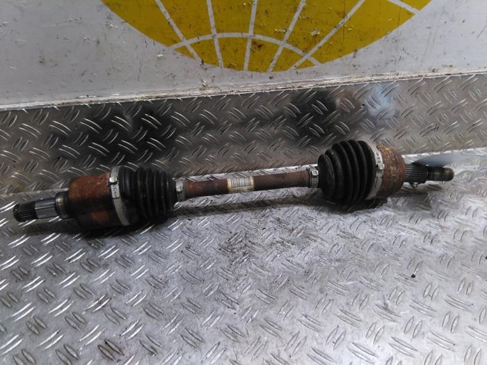 Gebruikte Aandrijfas links-voor Ford C-Max (DXA) 1.0 Ti-VCT EcoBoost 12V 125 Prijs € 101,64 Inclusief btw aangeboden door Autodemontagebedrijf van Boxtel