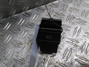 Gebruikte Schakelaar handrem Volkswagen Golf VIII (CD1) 2.0 TDI SCR Prijs € 31,76 Inclusief btw aangeboden door Autodemontagebedrijf van Boxtel