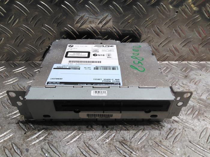 Gebruikte Radio module BMW 3 serie (F30) 320d 2.0 16V Prijs € 101,64 Inclusief btw aangeboden door Autodemontagebedrijf van Boxtel