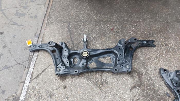 Gebruikte Subframe Skoda Karoq 1.5 TSI 16V Prijs € 105,00 Margeregeling aangeboden door Autodemontagebedrijf van Boxtel