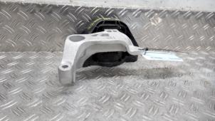 Gebruikte Motorsteun Renault Clio IV (5R) 1.6 Turbo 16V RS 220 EDC Trophy Prijs € 52,50 Margeregeling aangeboden door Autodemontagebedrijf van Boxtel