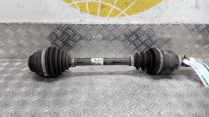 Gebruikte Aandrijfas links-voor BMW 2 serie Gran Tourer (F46) 220i 2.0 TwinPower Turbo 16V Prijs € 210,00 Margeregeling aangeboden door Autodemontagebedrijf van Boxtel