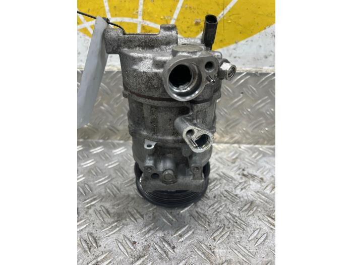 Gebruikte Aircopomp Volkswagen Polo VI (AW1) 1.0 MPI 12V Prijs € 42,00 Margeregeling aangeboden door Autodemontagebedrijf van Boxtel