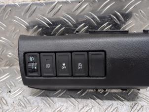 Gebruikte Schakelaar Suzuki Vitara (LY/MY) 1.0 Booster Jet Turbo 12V Prijs € 26,25 Margeregeling aangeboden door Autodemontagebedrijf van Boxtel