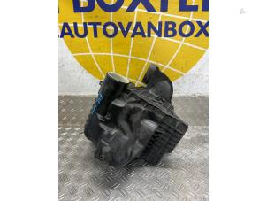 Gebruikte Luchtfilterhuis Renault Megane IV Estate (RFBK) 1.2 Energy TCE 130 Prijs € 52,50 Margeregeling aangeboden door Autodemontagebedrijf van Boxtel