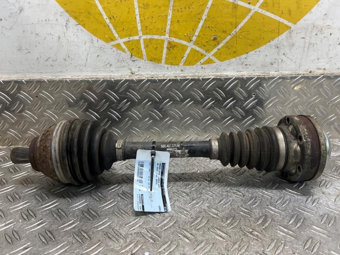 Gebruikte Aandrijfas links-voor Volkswagen Golf VII (AUA) 2.0 R 4Motion 16V Prijs € 84,00 Margeregeling aangeboden door Autodemontagebedrijf van Boxtel