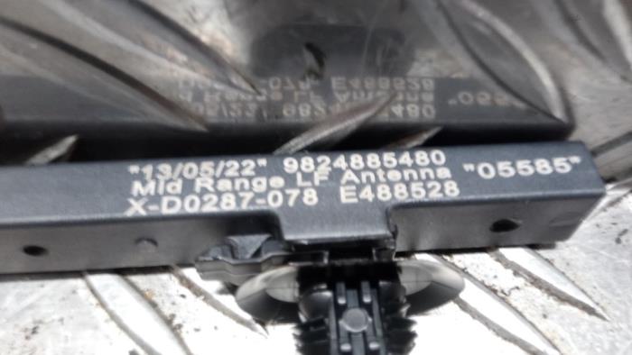 Antenne van een Peugeot 208 II (UB/UH/UP) 1.2 Vti 12V PureTech 75 2023