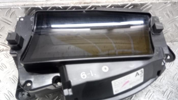 Gebruikte Head-up display Toyota Yaris Cross (PB1/PJ1) 1.5 12V Hybrid 115 Prijs € 210,00 Margeregeling aangeboden door Autodemontagebedrijf van Boxtel