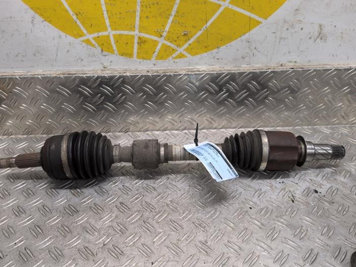 Gebruikte Steekas links-voor Renault Megane IV Estate (RFBK) 1.2 Energy TCE 130 Prijs € 84,00 Margeregeling aangeboden door Autodemontagebedrijf van Boxtel
