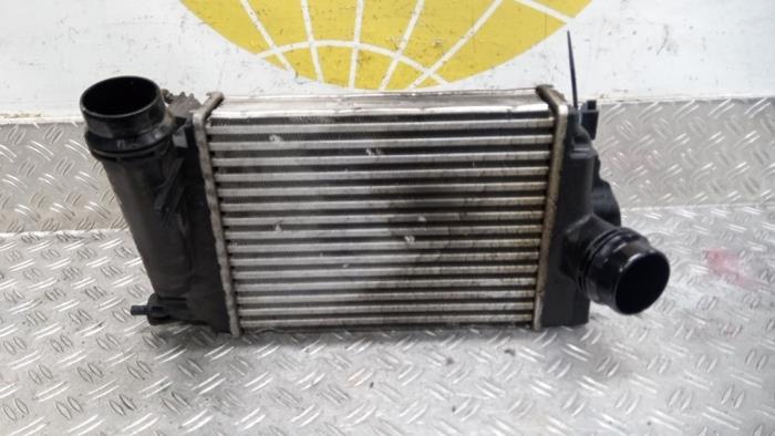 Gebruikte Intercooler Nissan Qashqai (J11) 1.2 DIG-T 16V Prijs € 126,00 Margeregeling aangeboden door Autodemontagebedrijf van Boxtel