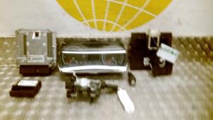 Gebruikte Contactslot + computer Volkswagen Caddy Cargo V (SBA/SBH) 2.0 TDI BlueMotionTechnology Prijs € 787,50 Margeregeling aangeboden door Autodemontagebedrijf van Boxtel