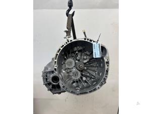 Gebruikte Versnellingsbak Renault Trafic (1FL/2FL/3FL/4FL) 2.0 dCi 16V 120 Prijs € 945,00 Margeregeling aangeboden door Autodemontagebedrijf van Boxtel