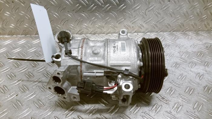 Gebruikte Aircopomp Renault Clio IV (5R) 1.6 Turbo 16V RS 220 EDC Trophy Prijs € 52,50 Margeregeling aangeboden door Autodemontagebedrijf van Boxtel