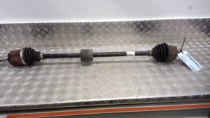 Gebruikte Aandrijfas rechts-voor Opel Corsa E 1.4 16V Prijs € 21,00 Margeregeling aangeboden door Autodemontagebedrijf van Boxtel