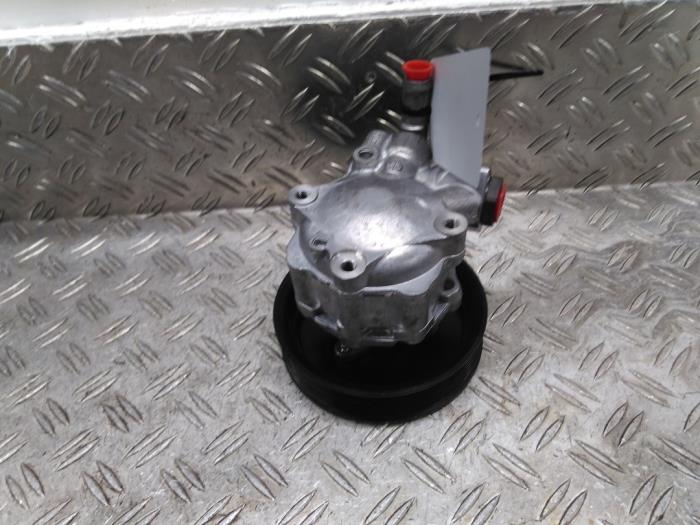 Gebruikte Servopomp Renault Master III (EV/HV/UV/VA/VB/VD/VF/VG/VJ) 2.3 dCi 150 16V FWD Prijs € 84,00 Margeregeling aangeboden door Autodemontagebedrijf van Boxtel