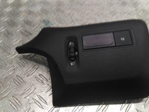 Gebruikte Licht Schakelaar Renault Master IV 2.0 Blue dCi 130 Prijs € 15,75 Margeregeling aangeboden door Autodemontagebedrijf van Boxtel