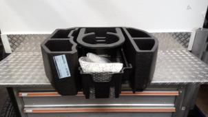 Gebruikte Reparatieset banden Peugeot 208 II (UB/UH/UP) 1.2 Vti 12V PureTech 100 Prijs € 105,00 Margeregeling aangeboden door Autodemontagebedrijf van Boxtel