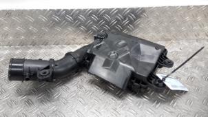 Gebruikte Luchtfilterhuis Renault Austral 1.2 Mild Hybrid Advanced 130 Prijs € 105,00 Margeregeling aangeboden door Autodemontagebedrijf van Boxtel