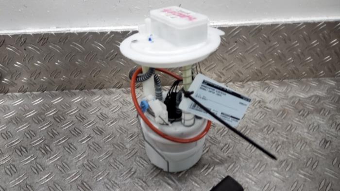 Gebruikte Tank element Pomp Renault Captur II (RJB) 1.0 TCe 90 12V Prijs € 105,00 Margeregeling aangeboden door Autodemontagebedrijf van Boxtel
