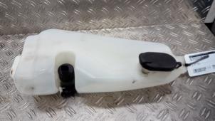 Gebruikte Ruitensproeiertank voor Dacia Duster (HS) 1.2 TCE 16V Prijs € 42,00 Margeregeling aangeboden door Autodemontagebedrijf van Boxtel