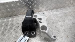 Gebruikte Motorrubber Renault Clio V (RJAB) 1.6 E-Tech 145 16V Prijs € 52,50 Margeregeling aangeboden door Autodemontagebedrijf van Boxtel