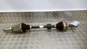 Gebruikte Aandrijfas links-voor Renault Austral 1.2 Mild Hybrid Advanced 130 Prijs € 262,50 Margeregeling aangeboden door Autodemontagebedrijf van Boxtel