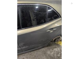 Gebruikte Deur 4Deurs links-achter Toyota Corolla (E21/EA1/EH1) 1.8 16V Hybrid Prijs € 630,00 Margeregeling aangeboden door Autodemontagebedrijf van Boxtel