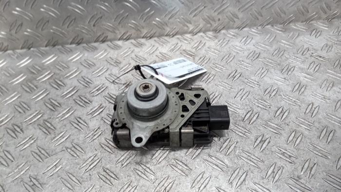 Gebruikte Stelmotor tussenbak BMW X3 (G01) xDrive 30d 3.0 TwinPower Turbo 24V Prijs € 131,25 Margeregeling aangeboden door Autodemontagebedrijf van Boxtel