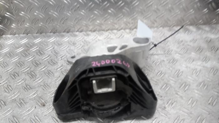 Gebruikte Motorrubber Renault Clio V (RJAB) 1.6 E-Tech 140 16V Prijs € 31,50 Margeregeling aangeboden door Autodemontagebedrijf van Boxtel