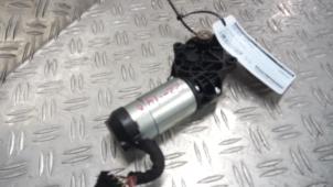 Gebruikte Schuifdak Motor Mini Mini (F56) 1.5 12V One Prijs € 105,00 Margeregeling aangeboden door Autodemontagebedrijf van Boxtel