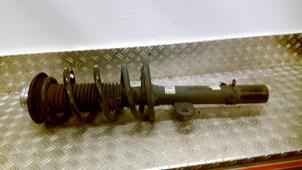 Gebruikte Mac Phersonpoot links-voor Mercedes Sprinter 3,5t (910.0/910.1/907.1/907.2) 314 CDI 2.1 D FWD Prijs € 203,28 Inclusief btw aangeboden door Autodemontagebedrijf van Boxtel