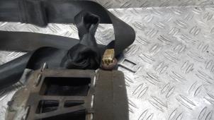 Gebruikte Veiligheidsgordel links-achter Peugeot 3008 II (M4/MC/MJ/MR) 1.2 12V e-THP PureTech 130 Prijs € 157,50 Margeregeling aangeboden door Autodemontagebedrijf van Boxtel