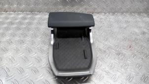 Gebruikte Draadloze oplader Renault Austral 1.2 E-Tech Hybrid 200 Prijs € 236,25 Margeregeling aangeboden door Autodemontagebedrijf van Boxtel