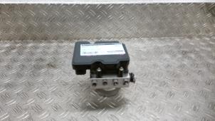 Gebruikte ABS Pomp Renault Master III (FV) 2.3 dCi 110 16V FWD Prijs € 105,00 Margeregeling aangeboden door Autodemontagebedrijf van Boxtel