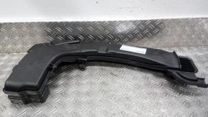 Gebruikte Luchtinlaat slang Renault Austral 1.2 Mild Hybrid Advanced 130 Prijs € 52,50 Margeregeling aangeboden door Autodemontagebedrijf van Boxtel