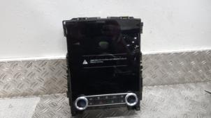 Gebruikte Display Multi Media regelunit Renault Megane IV (RFBB) 1.3 TCe 115 16V Prijs € 525,00 Margeregeling aangeboden door Autodemontagebedrijf van Boxtel
